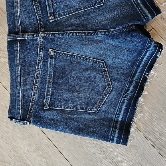 Banana Republic Premium Denim Shorts, Size 4 - Picture 13 of 14